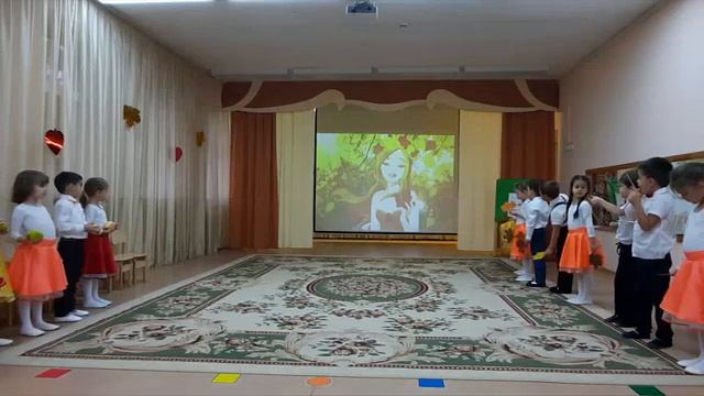 Осень - золотинушка (О. Воеводиной) муз. рук-ль М. Зорина.mp4 смотреть онлайн