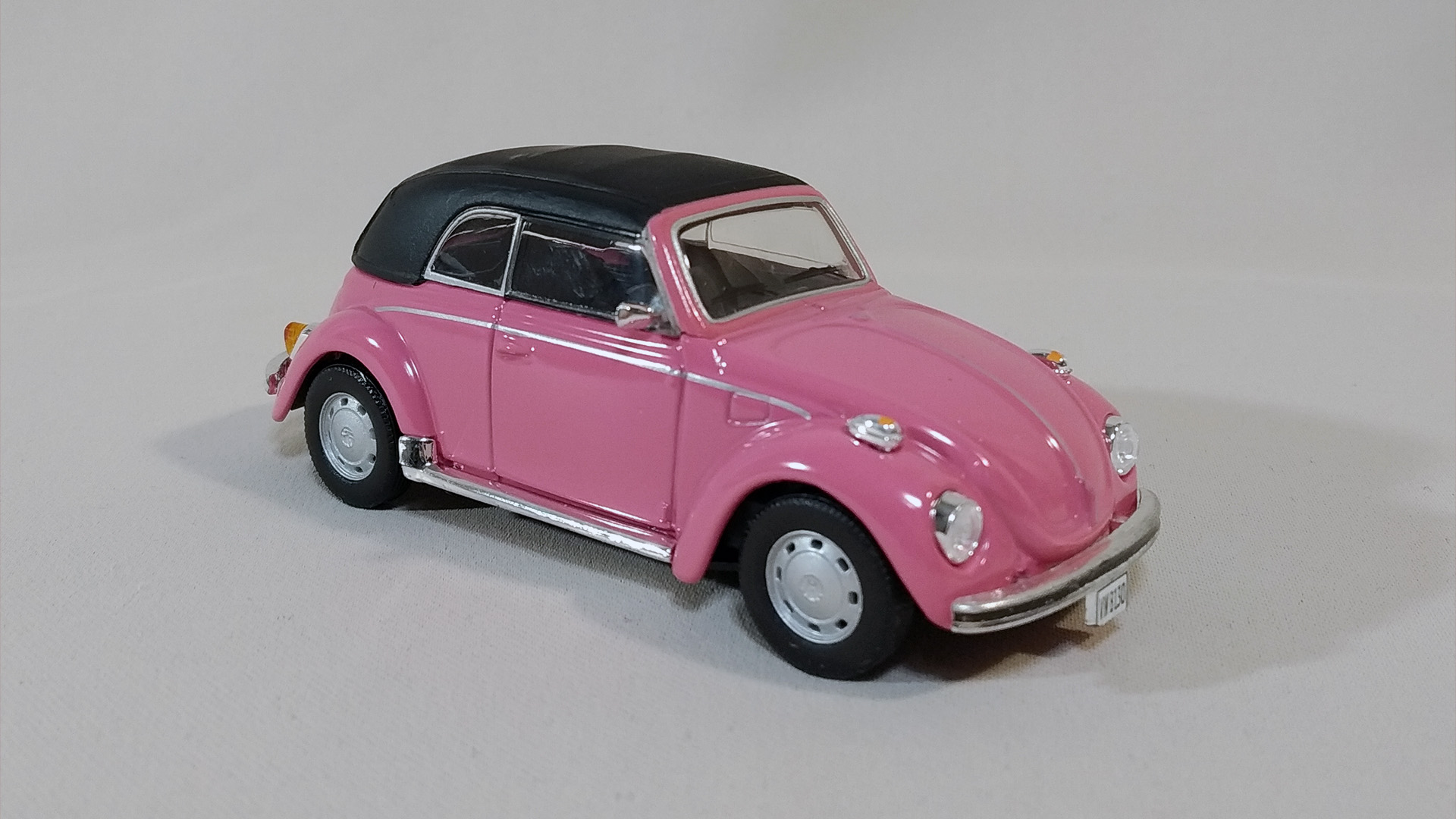 VW Beetle Cabriolet. Cararama Autobahn