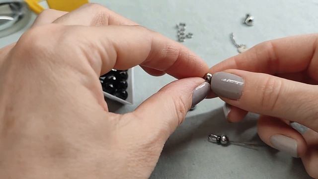 МК для начинающих. Сборка браслета оберега с бусиной Дзи на ювелирный тросик. Нюансы сборки. смотреть онлайн