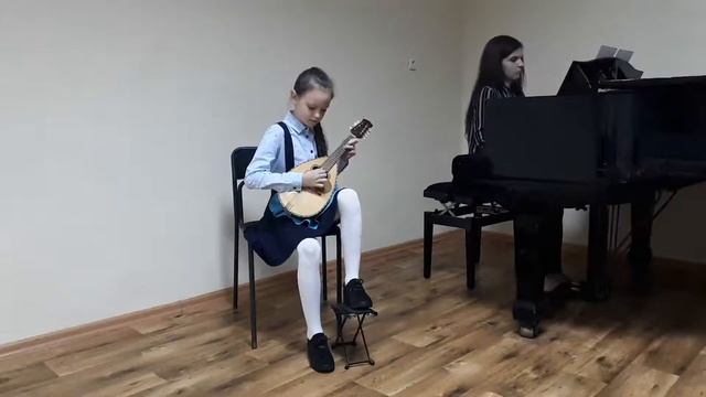 Сороко Алеся, мандолина. Р. Телепнев "Неторопливая полька" смотреть онлайн