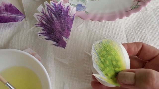 Декор пасхальных яиц. Декупаж пасхальных яиц. Золотые пасхальные яйца. Украшаем яйца на пасху. смотреть онлайн