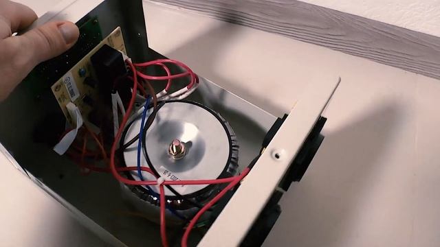 От чего спасет релейный стабилизатор  Defender ASF 2000D