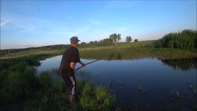 Рыбалка на подъёмник ПАУК щука,окунь,карась.Закормил рыбу и что из этого получилось))) смотреть онлайн