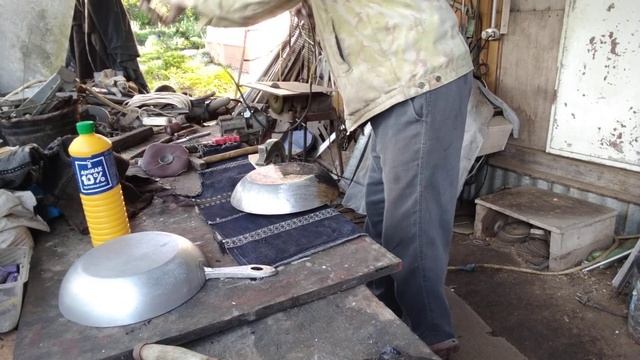 Как отчистить старую сковороду ! смотреть онлайн