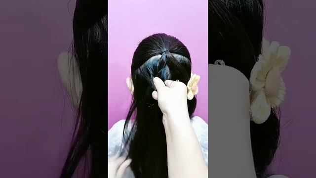 НЕБРЕЖНЫЙ ВЫСОКИЙ ПУЧОК ВМЕСТО ОБЫЧНОЙ ГУЛЬКИ | ПРИЧЕСКИ НА КАЖДЫЙ ДЕНЬ | MESSY BUN HAIR TUTORIAL смотреть онлайн