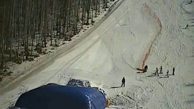 Прыжок на подушку для фристайла