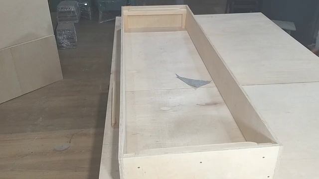 Прямой диван еврокнига | 2 серия | Собираем подлокотники и бельевой ящик смотреть онлайн