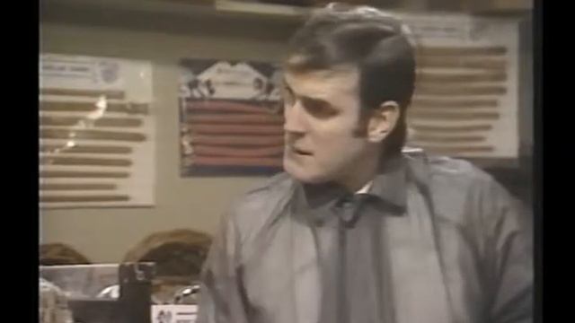 Monty Python: Dancing Venus and Dead Parrot Sketch смотреть онлайн