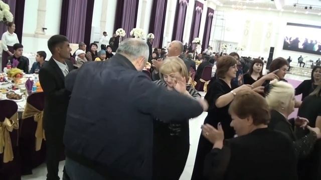 ПЕРВЫЙ Выход Жениха и Невесты на Турецкой Свадьбе! Гости в восторге! смотреть онлайн