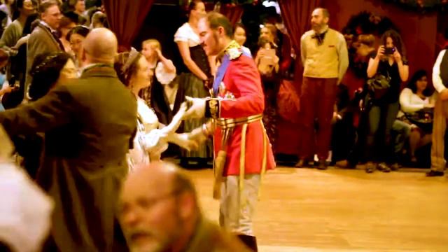 4. Queen and Prince Waltz (II) : Dickens Christmas Fair смотреть онлайн