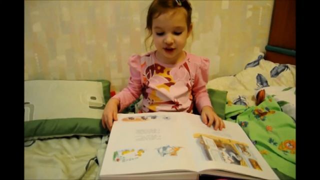 Маленькая девочка читает Мойдодыр смотреть онлайн