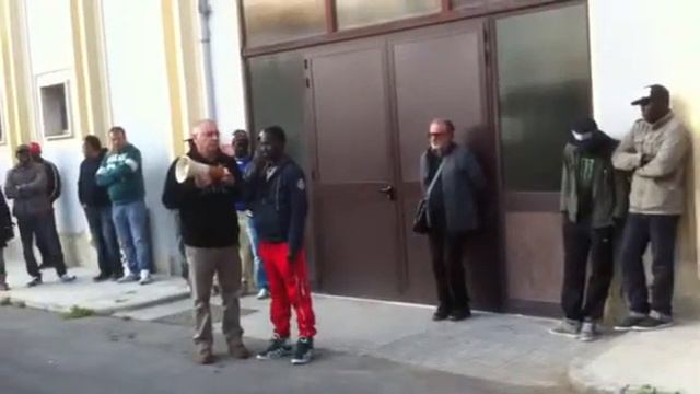 Migranti a Brindisi смотреть онлайн