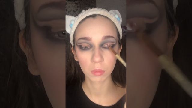 Вечерний макияжик #макияж #makeup #makeupartist #яркиймакияж #стрелки #creative #искусство #омск смотреть онлайн