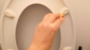 #Лайфхак как удалить жёлтый налёт с крышки унитаза.