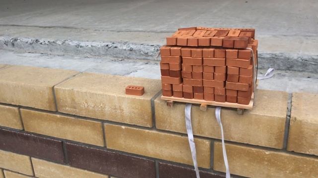 КАК ПОДНЯТЬ ПОДДОН КИРПИЧА БЕЗ ПОДРУЧНЫХ СРЕДСТВ смотреть онлайн