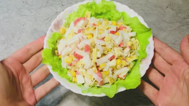 Новый крабовый салат: тот же вкус, но современное исполнение. Идеальный вариант на праздничный стол