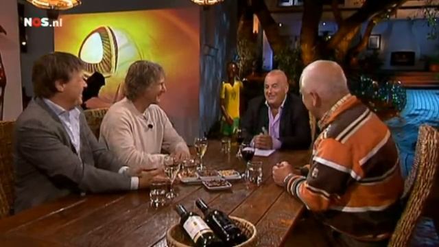 Algerian fan blows in friends ear with a Vuvuzela [2010 World Cup] смотреть онлайн