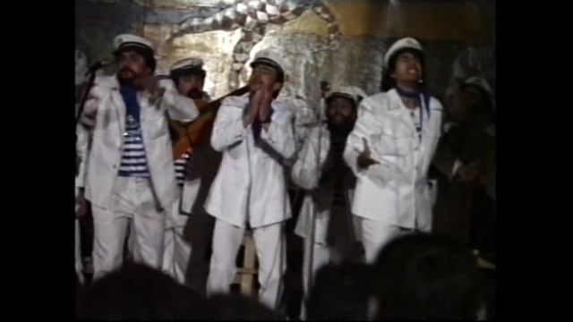 Comparsa de Cádiz De la Mar al Río. Pasodoble,Tiene las esquinas.Carnaval de Cádiz 1989.mpg смотреть онлайн