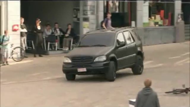 (Original) A DRAMATIC SURPRISE ON A QUIET SQUARE смотреть онлайн