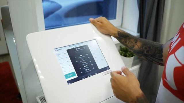 EMS тренировки уже в Санкт-Петербурге! смотреть онлайн