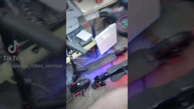 Как без света зарядить телефон или ноутбук? мощный повербанк из самоката. powerbank. смотреть онлайн