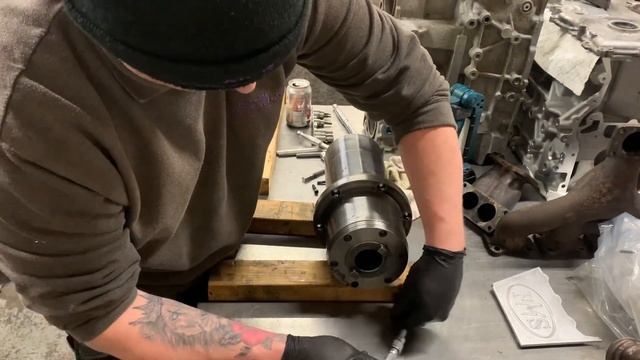 Opening up a Haas VF3 spindle !!! смотреть онлайн