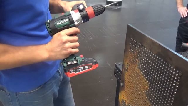 Резьборез Metabo GB 18 LTX BL Q I в действии. смотреть онлайн