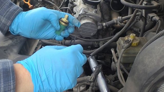 MKIV Volkswagen Jetta TDI Coolant Temperature Sensor Replacement смотреть онлайн