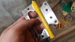 Дверь перестала закрываться , уперлась в коробку   Как исправил ?