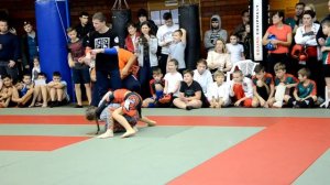 Девочка против мальчика - борьба и миксфайт  (MMA girl against boy grappling and mixfight)