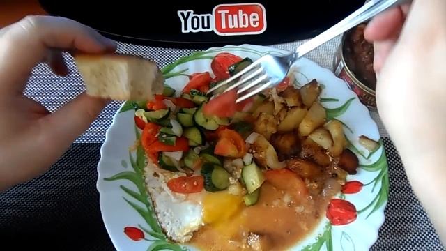 ОБЖОР МУКБАНГ ХОЧУ ПОЖРАТЬ | ЖАРЕНАЯ КАРТОШКА С ЯИЧНИЦЕЙ | КИЛЬКА В ТОМАТЕ | САЛАТ | ТОМАТНЫЙ СОК смотреть онлайн