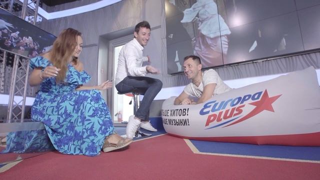 Живой Завтрак с Бригадой У: LP! смотреть онлайн