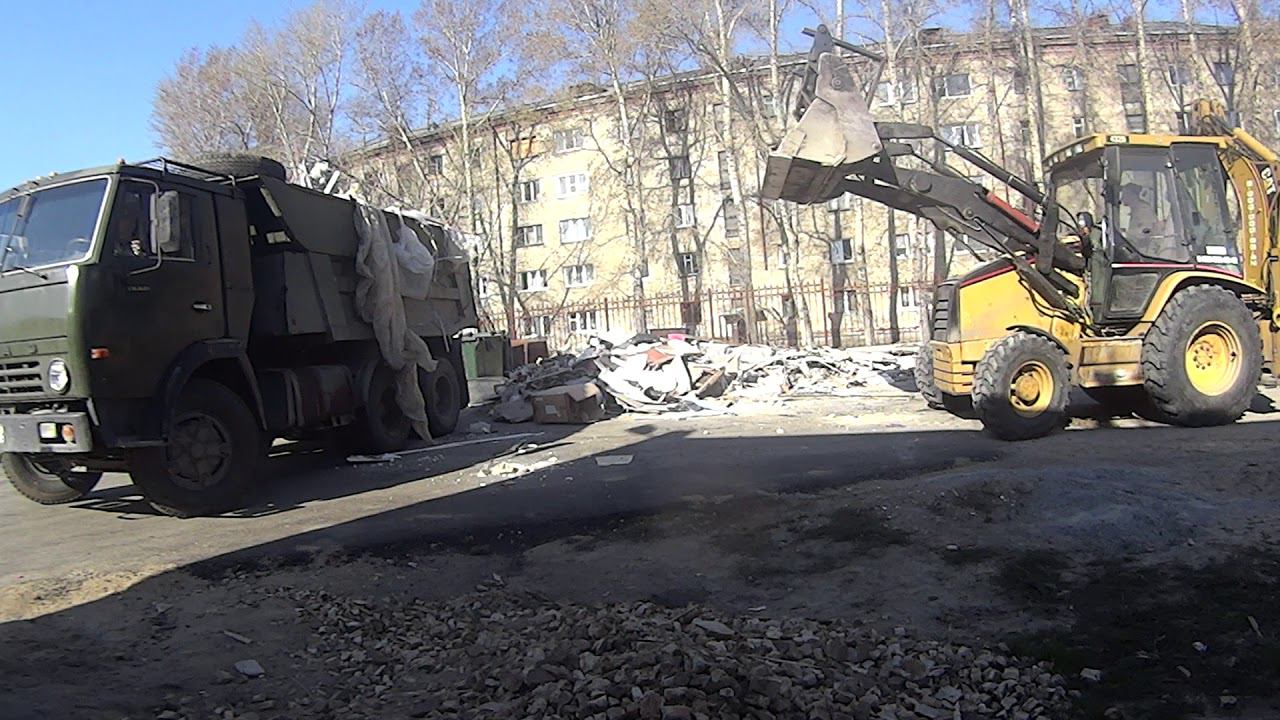 Как правильно грузить мусор в КАМАЗ! Многофункциональный ковш!Экскаватор-погрузчик CAT JCB VOLVO смотреть онлайн