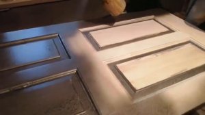 Покраска двери молотковой краской
