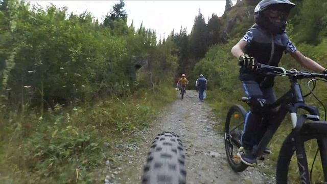 На велосипедах на Кайракский водопад! смотреть онлайн