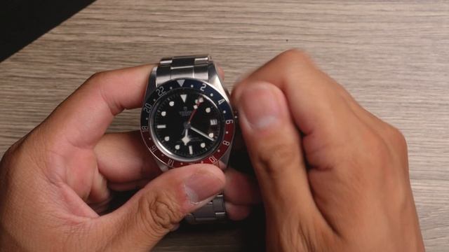 TUDOR BLACKBAY GMT | SETTING THE TIME ON A TUDOR GMT смотреть онлайн