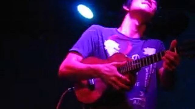 Jake Shimabukuro - Over the Rainbow смотреть онлайн