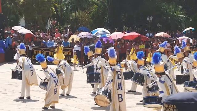 Entrada de la Banda de Guerra de la Escuela Manuel Bonilla смотреть онлайн