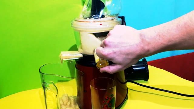 Делаю сок из бананов. Соковыжималка vs банан.Сок в домашних условиях своими руками смотреть онлайн