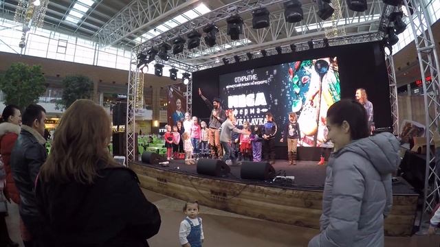 Танцы в Меге Химки. смотреть онлайн