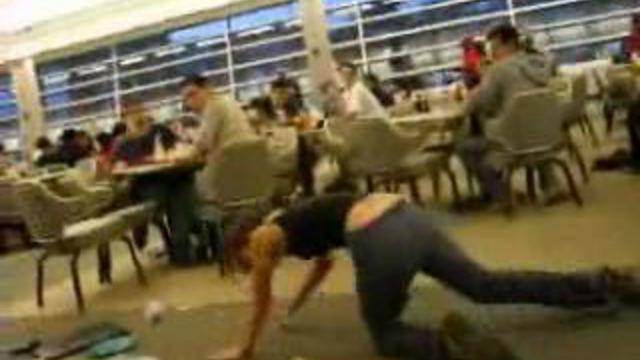 Подскользнулась в столовой) смотреть онлайн