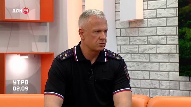 Командир полка ППС полиции городского управления МВД поздравил коллег с профессиональным праздником смотреть онлайн