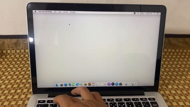 Macbook Pro 2015 13 Inch Cũ Giá Rẻ 6.8 Triệu Cho Học Sinh Sinh Viên