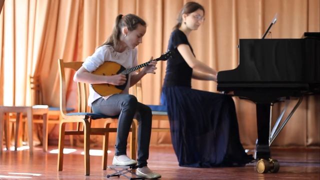 Вика Москалева домра обр.В.Городовской. Не одна во поле дороженька. А.Безенсон. Центрифуга смотреть онлайн