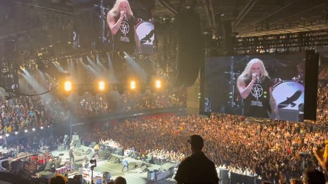 Taylor Hawkins tribute show @ Kia forum LosAngeles 9/27/22 - Sebastian Bach смотреть онлайн