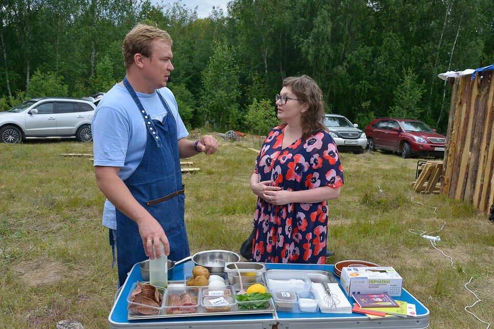 Фермерский сом с печёным картофелем, соусом из гусиных желтков и гречневым хворостом смотреть онлайн