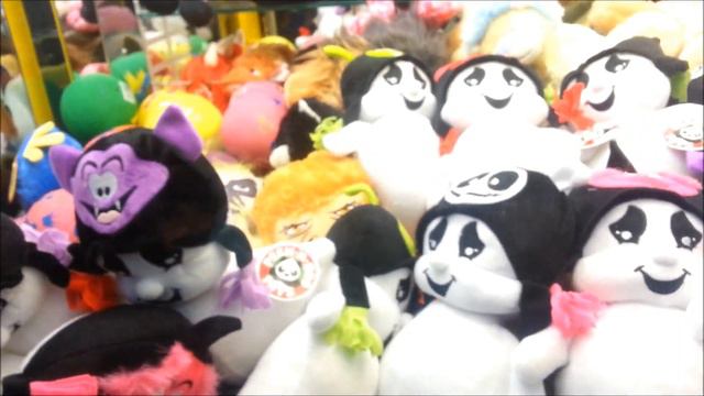 3 Awesome, Licensed Claw Machine Wins at The Bowling Alley! смотреть онлайн