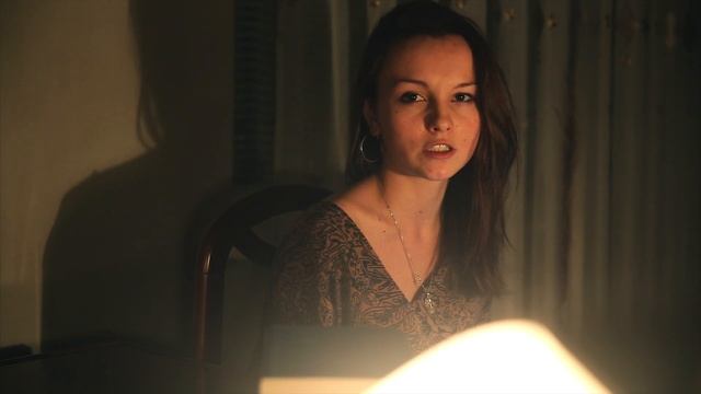 Мари Забурдаева читает стихотворение "Одиночество..." смотреть онлайн