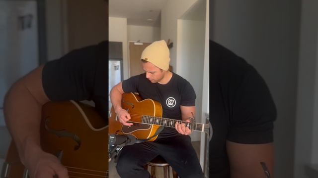 There’s this tune I found that makes me think of you somehow and I play it on repeat #arcticmonkeys смотреть онлайн