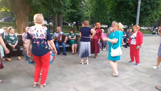 210614 Танцы куплеты частушки цыганская мелодия Ай Дану Данай орловчане гармонь гармоника город Орё смотреть онлайн